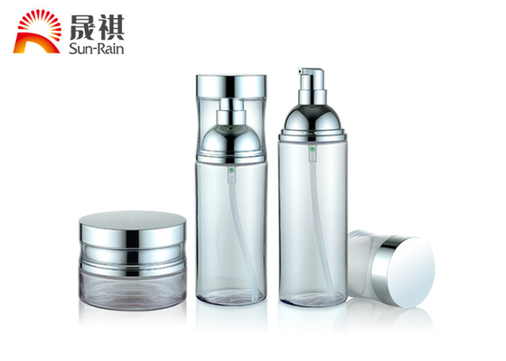 Las botellas y los tarros cosméticos transparentes redondos vacíos fijaron 100ml 120ml 50g
